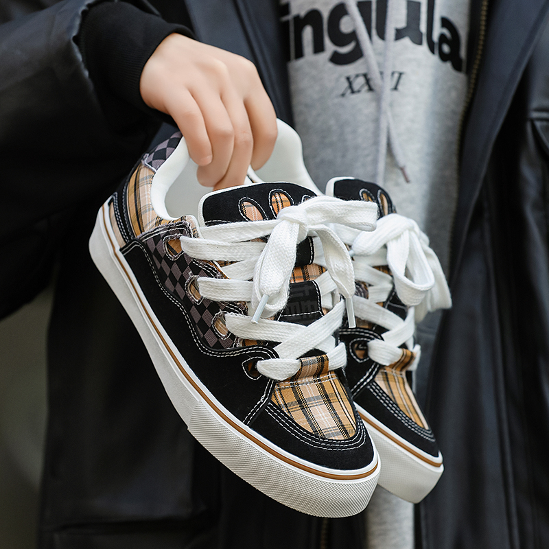 Vanssi krossovkalari