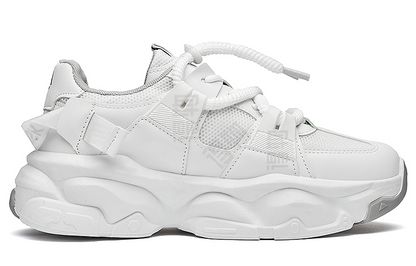 Erkaklar AAA 1955-yildan beri krossovkalar