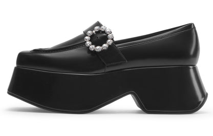 Charlz va Keyt ayollar loaferlari