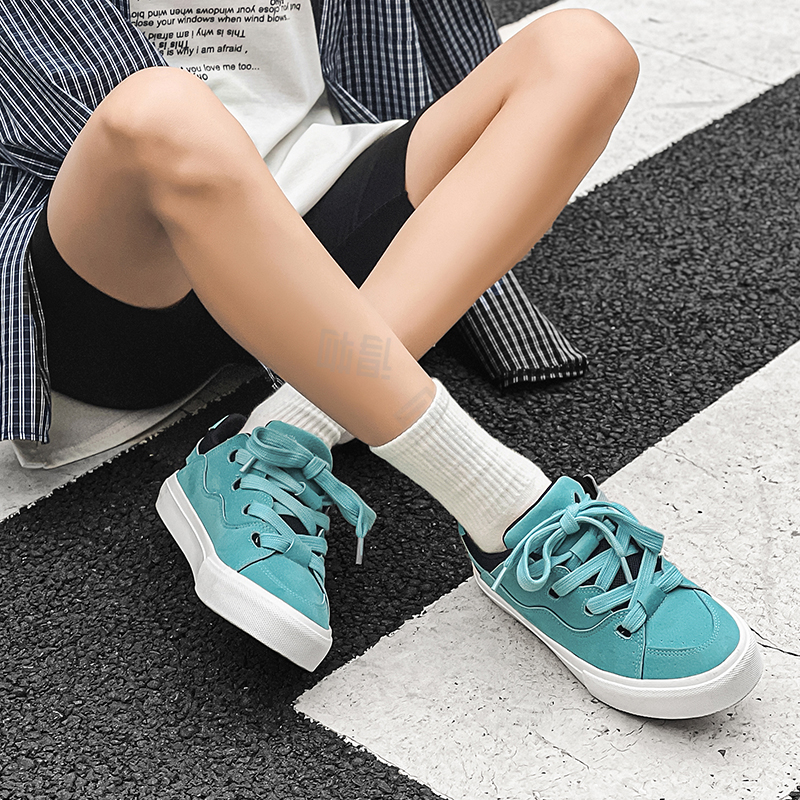 Vanssi krossovkalari