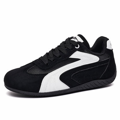 AAA 1955-yildan beri krossovkalar