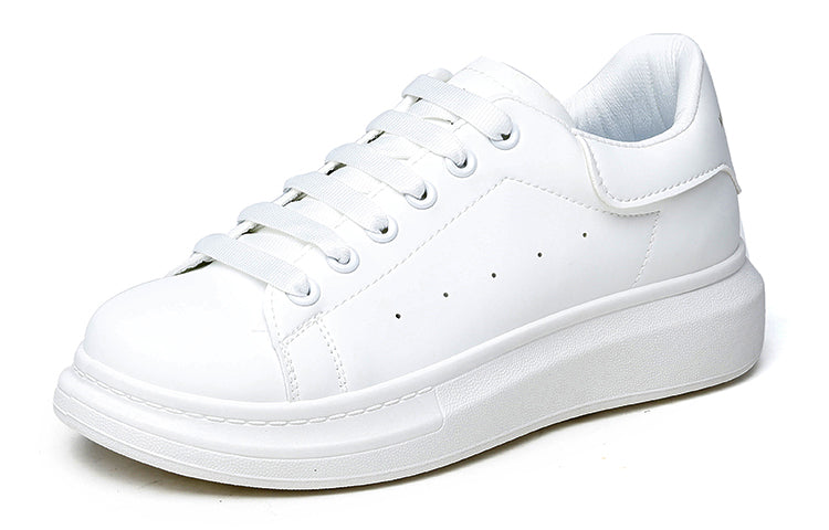 AAA 1955-yildan beri krossovkalar