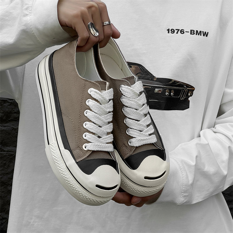 AAA 1955-yildan beri krossovkalar