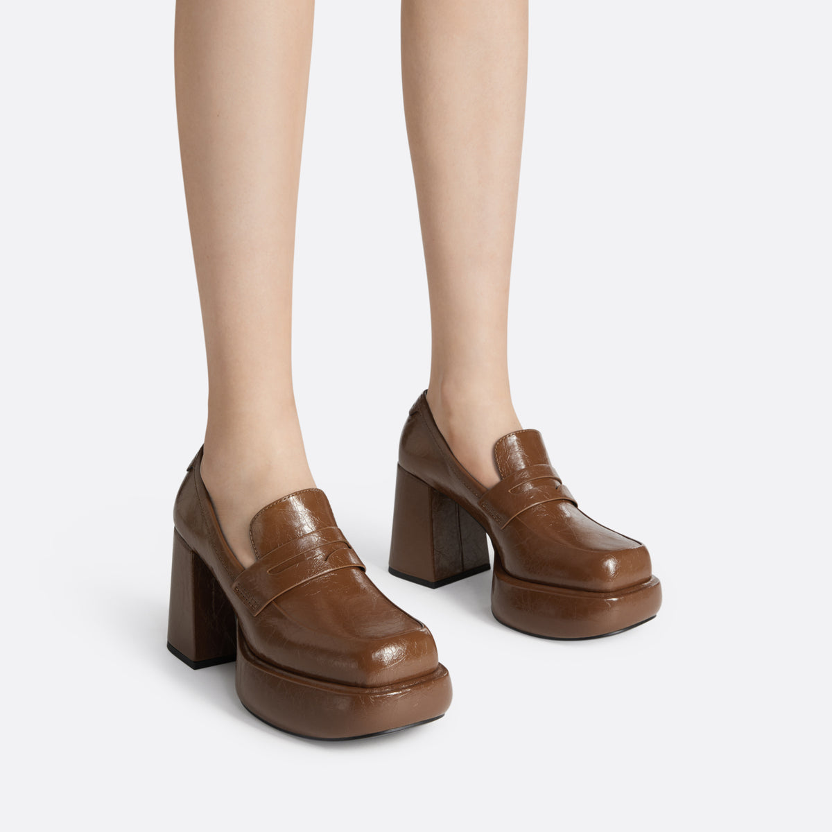 Charlz va Keyt ayollar poyabzali