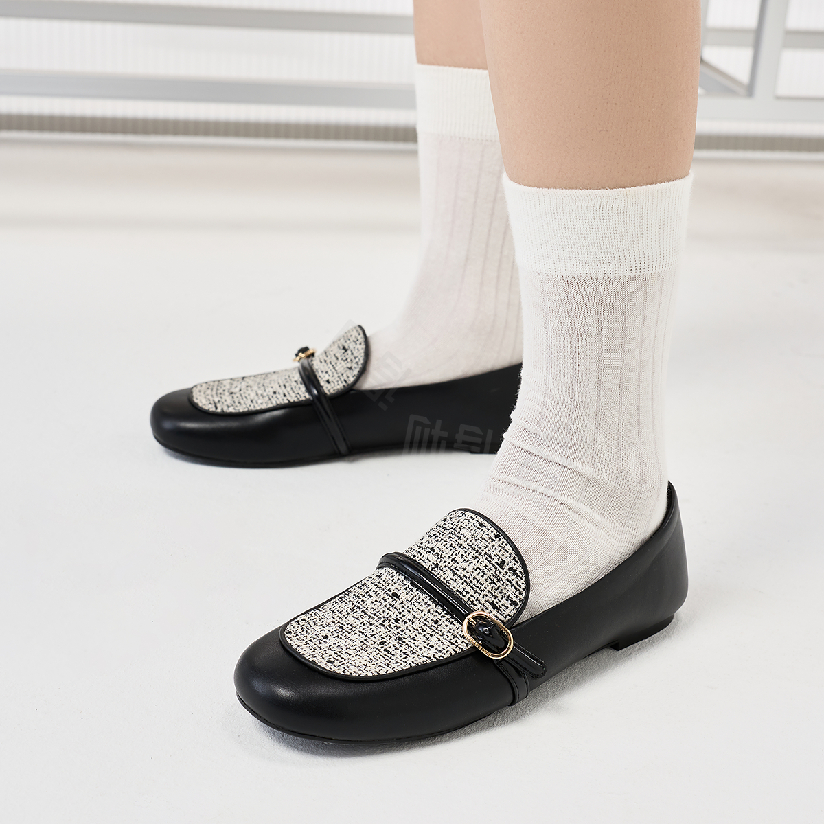 Charlz va Keyt ayollar loaferlari