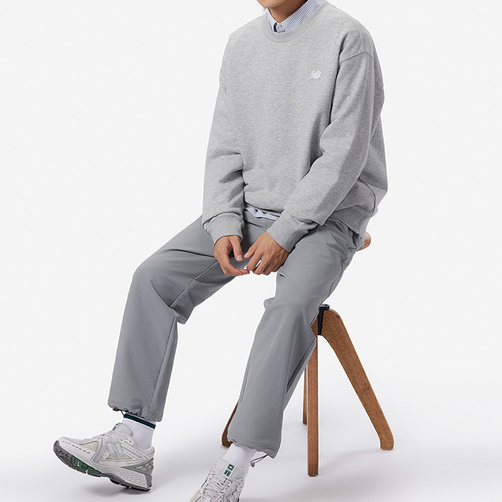 New Balance erkaklar uchun kulrang tekis rangli oʻrta uzunlikdagi tekis oyoqli shim