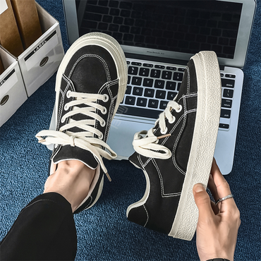 Erkaklar uchun Kaiser krossovkalari