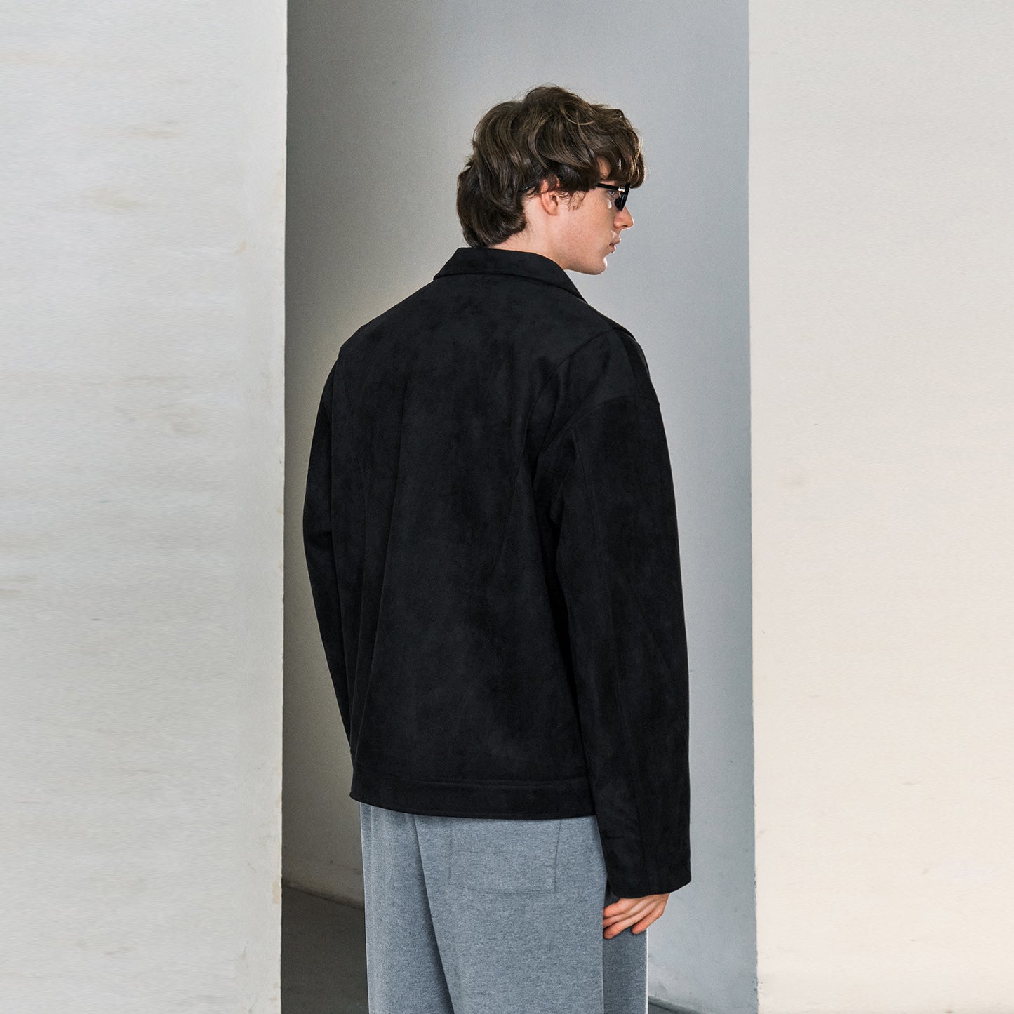 Lilbetter sun'iy zamsh bo'sh barglari bo'lingan dizayn stiletto shakli trend oddiy ko'p qirrali kalta blazer ko'ylagi erkaklar qora