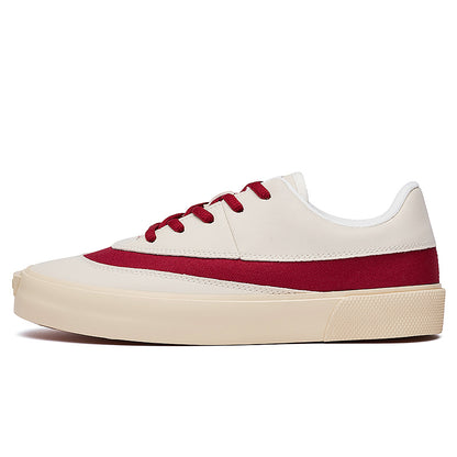 Erkaklar AAA 1955-yildan beri krossovkalar