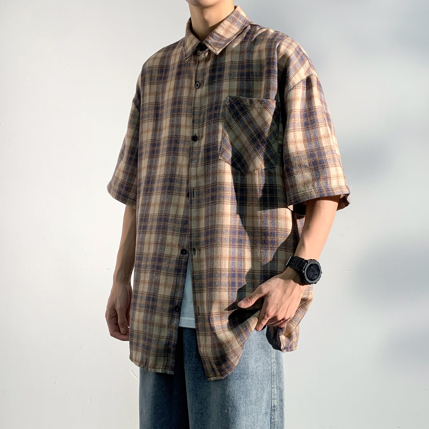 Hvga Amerika retro asosiy modellari plashli birlashma to'qnashuv rangli yarim yengli ko'ylak ko'ylagi ter singdirish nafas oladigan yupqa bo'sh katta o'lchamli talabalar partiyasi qisqa qisma ko'ylak erkaklar va ayollar modellari