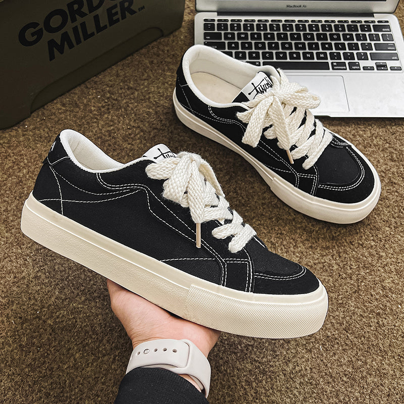 AAA 1955-yildan beri krossovkalar