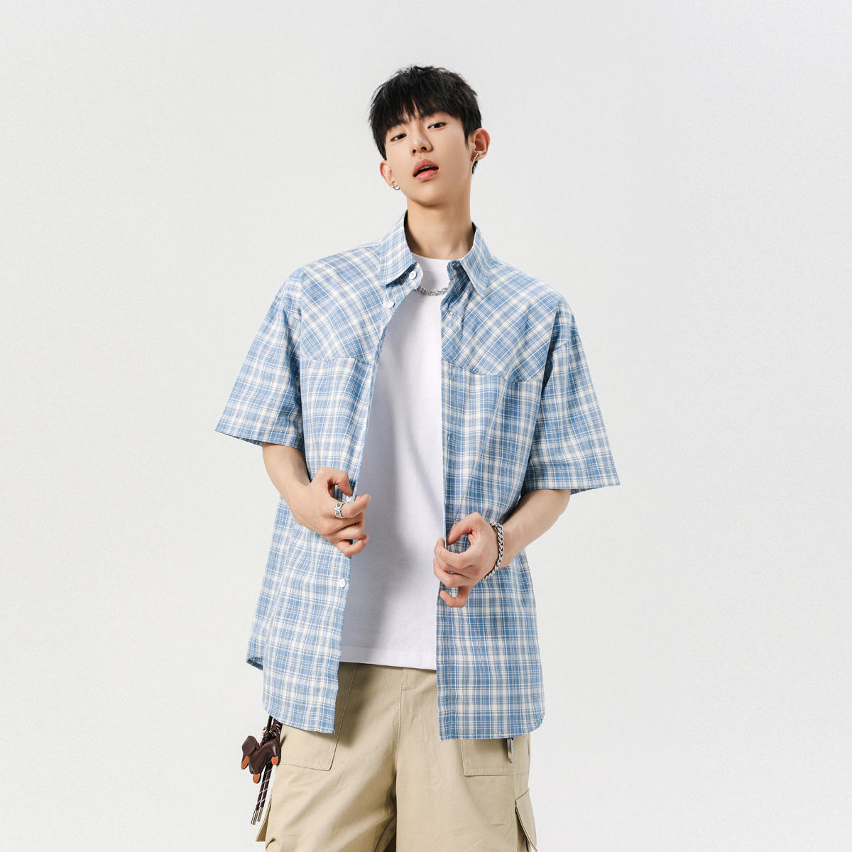 Balog'atga etmagan yaponiyalik Igoi har kuni bir xil modeldagi erkaklar va ayollarning qisqa yengli ko'ylaklari