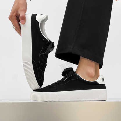 Erkaklar AAA 1955-yildan beri krossovkalar