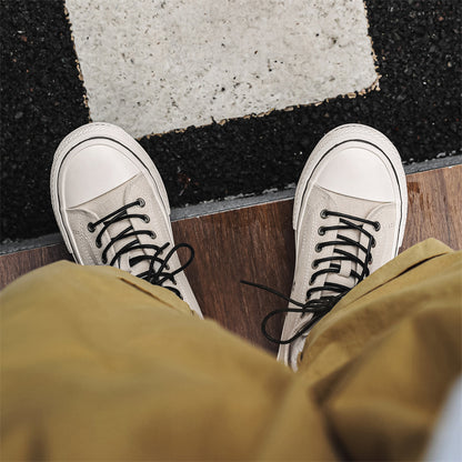 Erkaklar AAA 1955-yildan beri krossovkalar