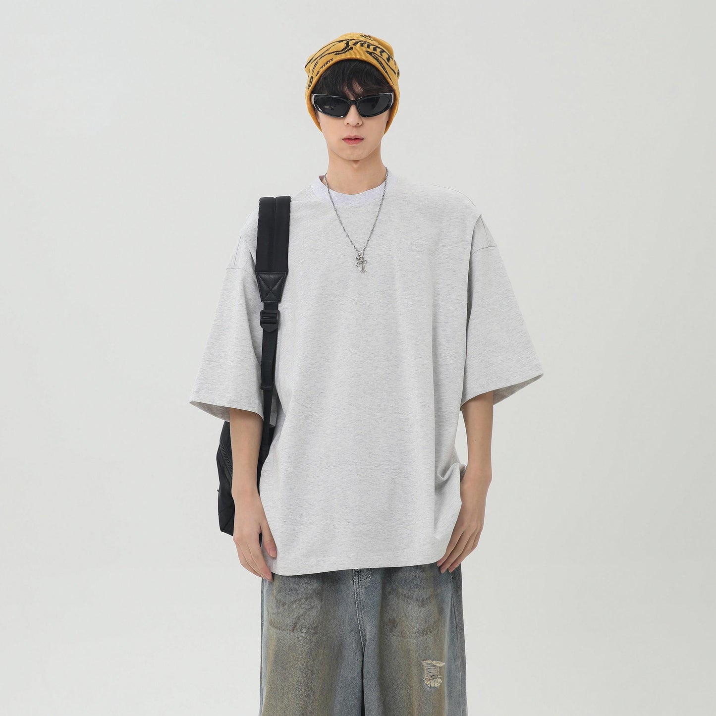 Paddy Julia bir xil rangdagi asosiy dekonstruksiya qilingan birlashma dizayn hissi yelkali bo'sh ko'p qirrali oddiy shamol qutisi versiyasi pastki qismdagi kalta yengli futbolka erkaklar va ayollar bir xil modellar