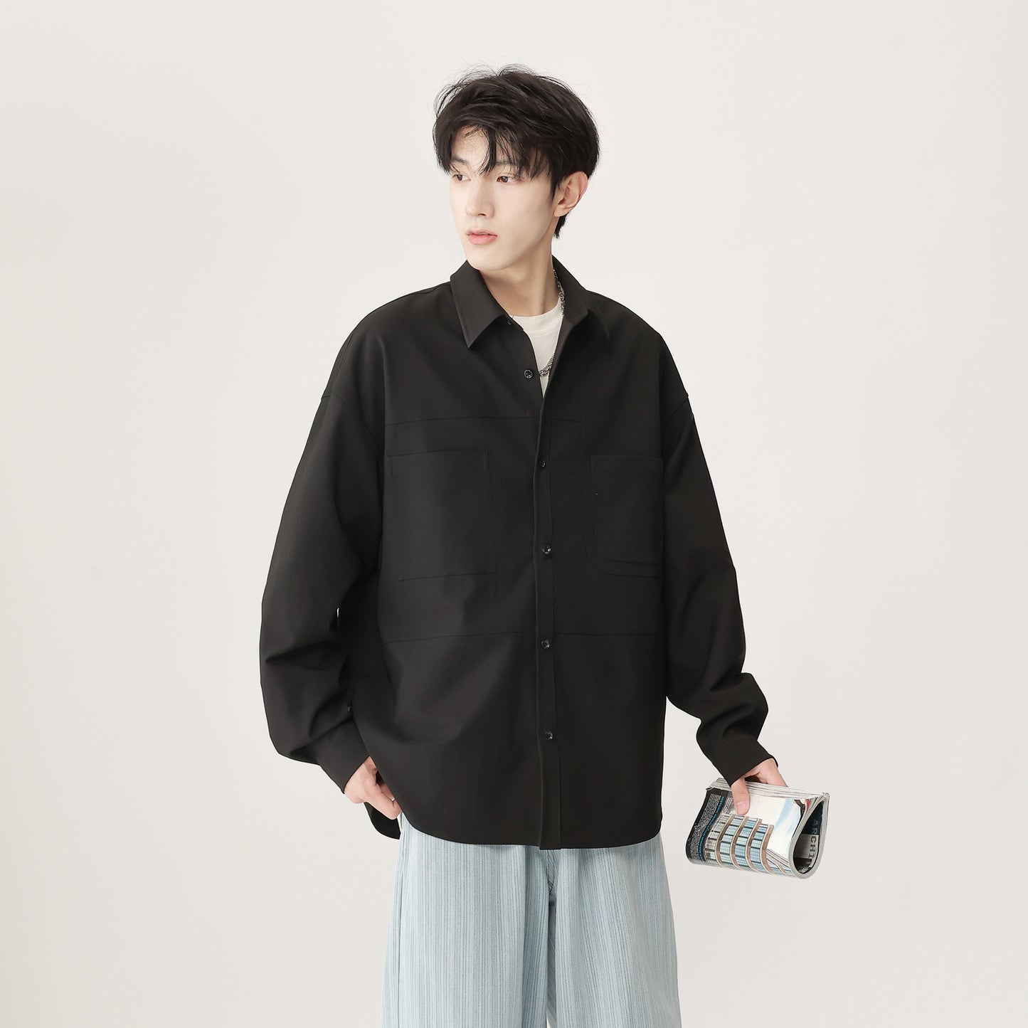 Igoi modasi ochiq ko'cha modasi bo'sh shaharbo'yi tekis rangli yuz lapelli ko'krak qafasi ikki cho'ntakli nafas oladigan ko'ylak ko'ylagi yuqori ko'chada yo'lovchi terisi qulay tasodifiy tasodifiy biznes uzun yengli ko'ylak erkaklar va ayollar bir xil