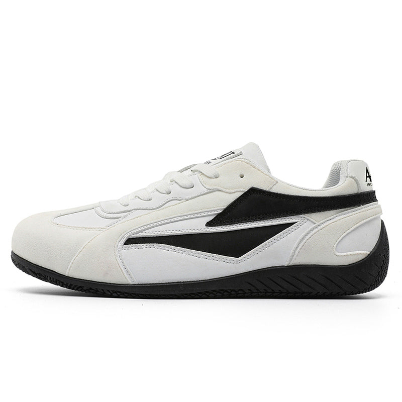 Erkaklar AAA 1955-yildan beri krossovkalar