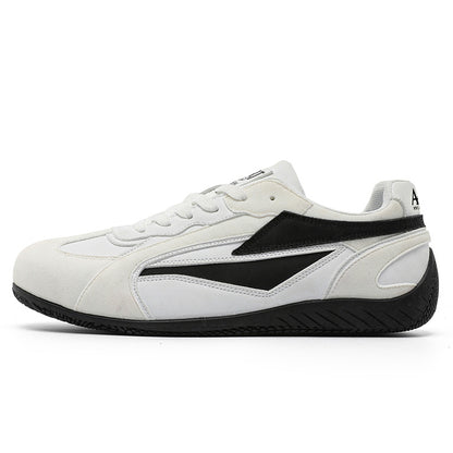 Erkaklar AAA 1955-yildan beri krossovkalar