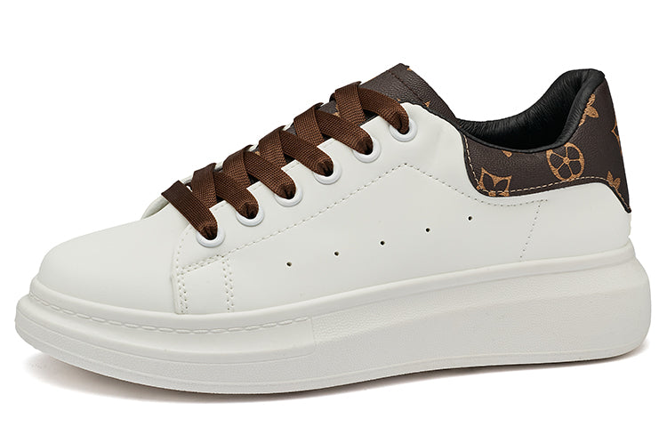 AAA 1955-yildan beri krossovkalar