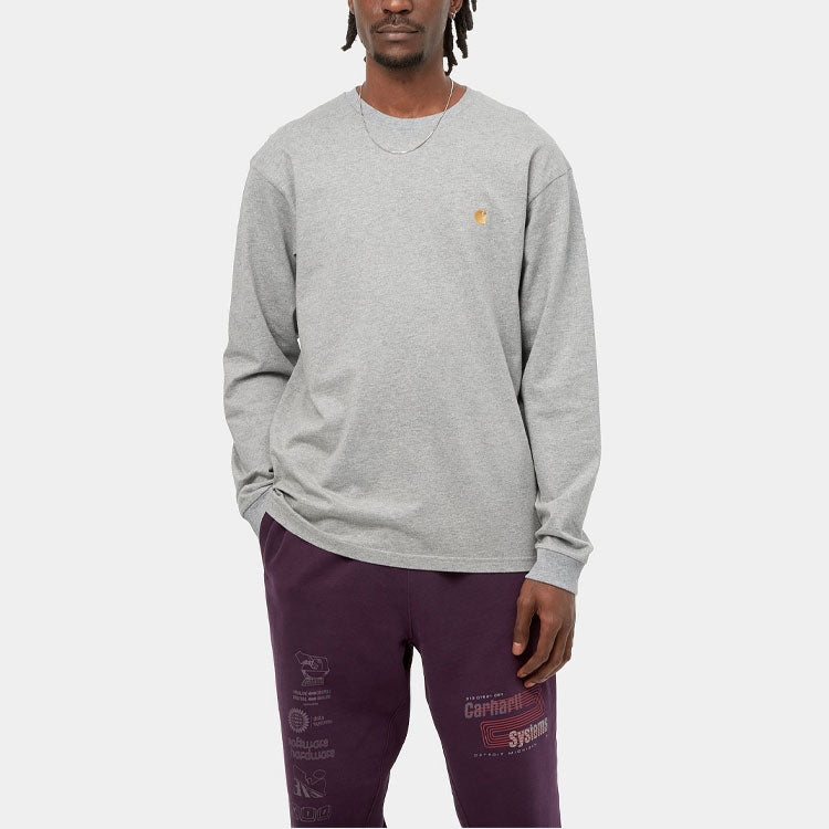 Carhartt wip qattiq logotipi tasodifiy naqshli uzun yengli erkaklar futbolkasi