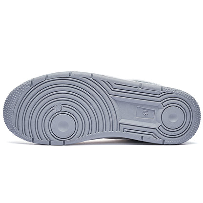 Erkaklar AAA 1955-yildan beri krossovkalar