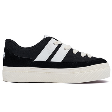 AAA 1955-yildan beri krossovkalar