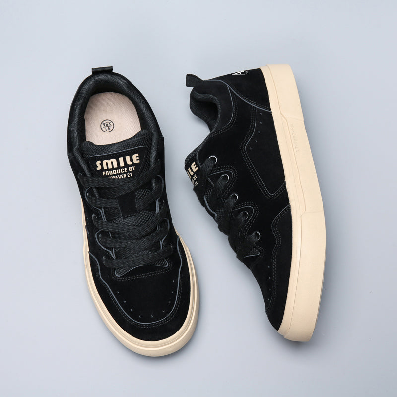 Erkaklar AAA 1955-yildan beri krossovkalar