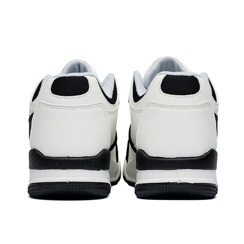 Erkaklar AAA 1955-yildan beri krossovkalar