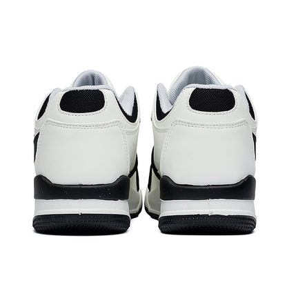 Erkaklar AAA 1955-yildan beri krossovkalar