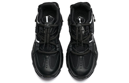 Erkaklar AAA 1955-yildan beri krossovkalar