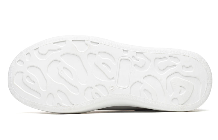 AAA 1955-yildan beri krossovkalar