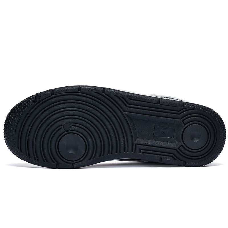 Erkaklar AAA 1955-yildan beri krossovkalar