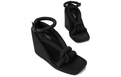 Charlz va Keyt ayollar sandallari