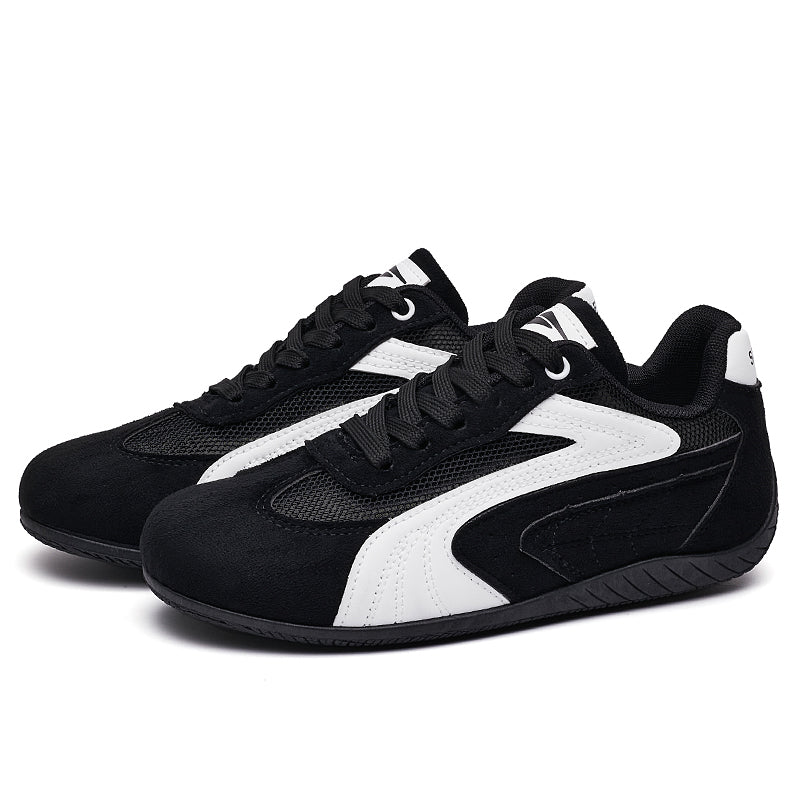 AAA 1955-yildan beri krossovkalar