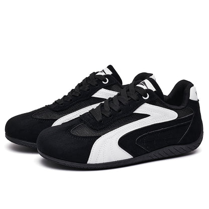 AAA 1955-yildan beri krossovkalar