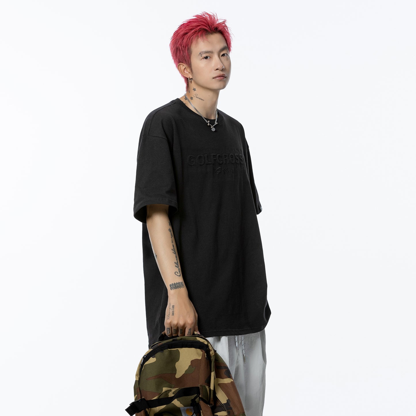 Golfkross harflari shimgichli bosilgan naqshinkor kashtado'zlik tasodifiy yumaloq bo'yinli yelkali qisqa yengli futbolkalar naqshli erkaklar va ayollar