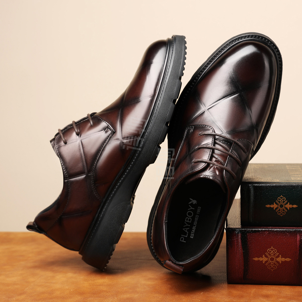 Playboy erkaklar uchun kundalik poyabzal