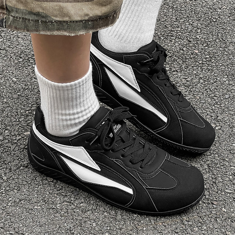 Erkaklar AAA 1955-yildan beri krossovkalar