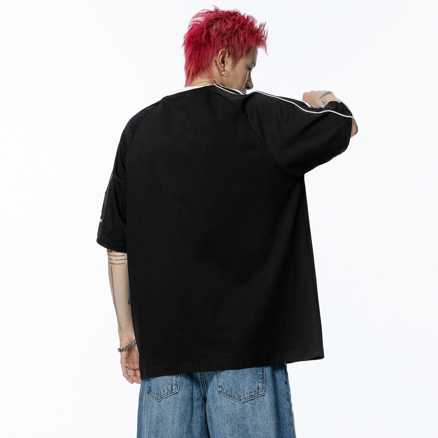 Kollej uslubidagi golfkross rangli to'qnashuv lentasi chiziqli yelkali yengli dumaloq bo'yinli qisqa yengli futbolka bir xil paragrafli erkaklar va ayollar