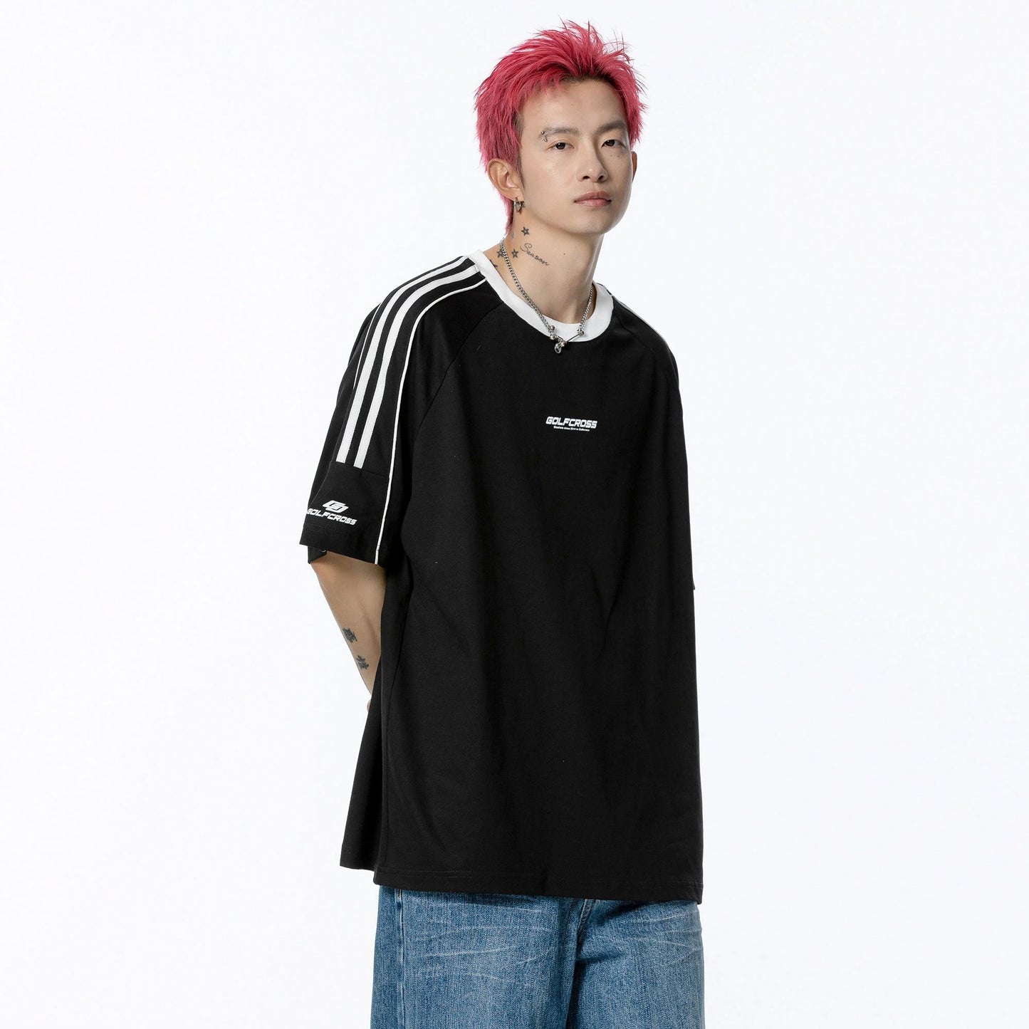 Kollej uslubidagi golfkross rangli to'qnashuv lentasi chiziqli yelkali yengli dumaloq bo'yinli qisqa yengli futbolka bir xil paragrafli erkaklar va ayollar