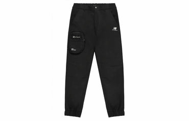 Katta oʻlchamli choʻntaklari boʻlgan New Balance erkaklar qora qishki kundalik shimlari