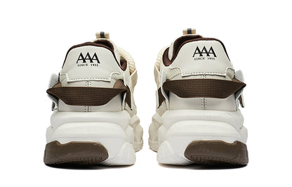 Erkaklar AAA 1955-yildan beri krossovkalar