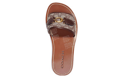 Ayollar murabbiyi flip-floplar