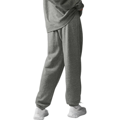 Alo yoga triumph restore bir xil rangdagi logotipi bosilgan, erkin ishlangan terli erkaklar shimlari