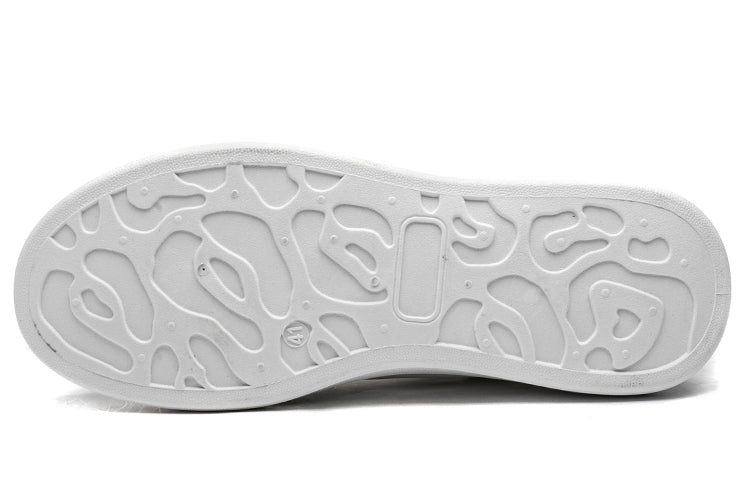 AAA 1955-yildan beri krossovkalar