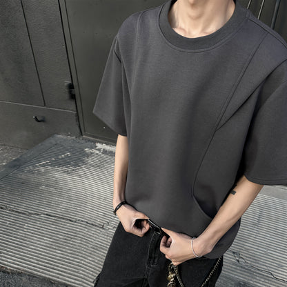 Paddy Julia bir xil rangdagi toza to'rtburchakli yelkali siluet, dekonstruksiya qilingan katta tuyg'usi yumaloq bo'yinli bo'shashgan yelkali ko'p qirrali besh chorak yengli qisqa yengli futbolka bir xil modeldagi erkaklar va ayollar