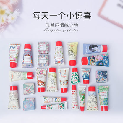 Cath kidston house of wishes gift set holiday bash skincare ideas blind box poke & stick импортировано из великобритании набор для ухода увлажняющий очищающий отшелушивающий увлажняющий преимущества 24 шт.
