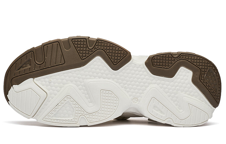 Erkaklar AAA 1955-yildan beri krossovkalar