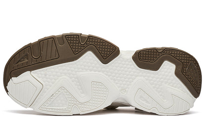 Erkaklar AAA 1955-yildan beri krossovkalar