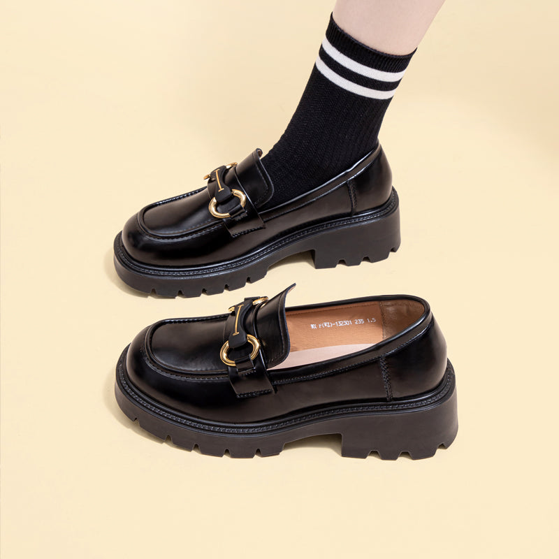 Ayollar uchun jangchi poyabzallari